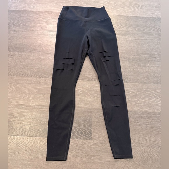 ALO YOGA High-Waist Ripped Warrior Legging Size Medium in Black - Picture 7 of 13